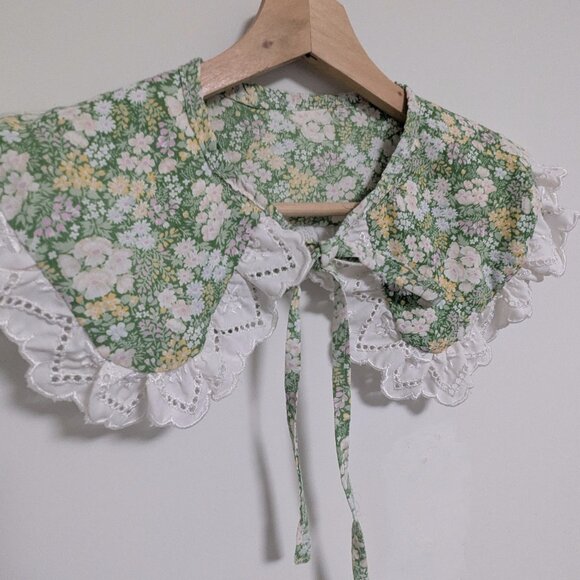 Handmade Detachable Floral Collar - Picture 2 of 3